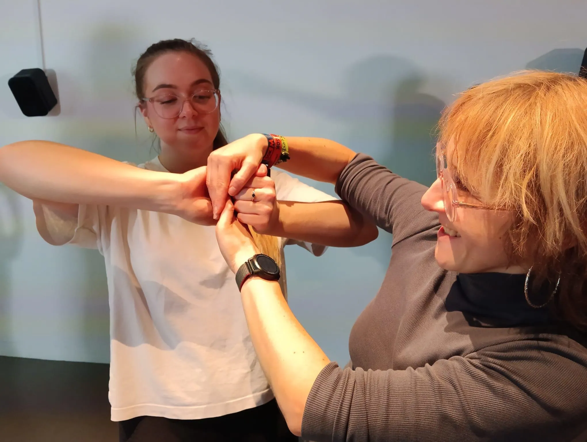 Two participants of the workshop holding hands