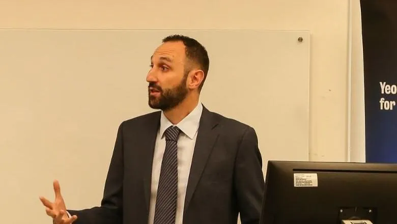 Professor Massimo Renzo giving a lecutre