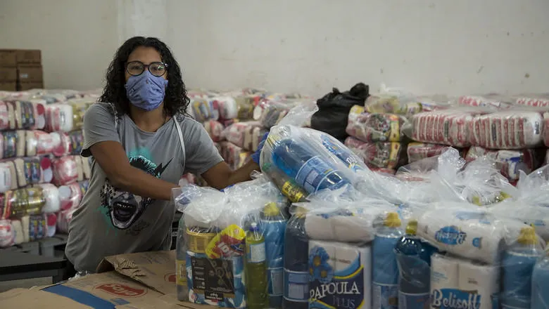 Women and supplies in Rio de Janeiro, credit Casa das Mulheres