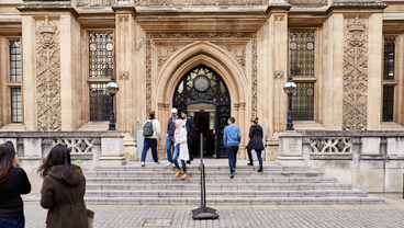 Maughan library entrance, King's College London