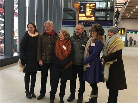 LondonBridgePeopleImage