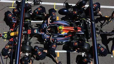 Strategic Leadership in Turbulent Environments: Lessons from Formula 1