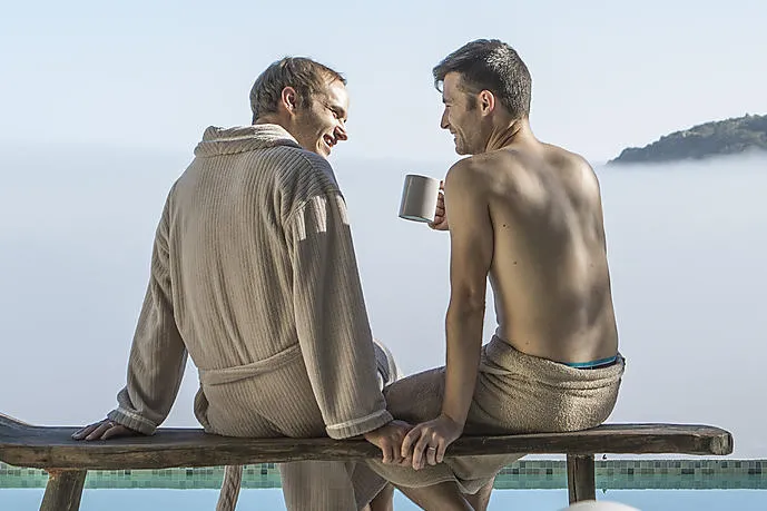gay-pool-couple