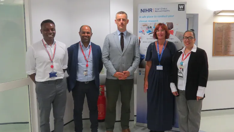 Lord O’Shaughnessy (centre) touring NIHR King’s Clinical Research Facility with, from left, Dr Ndabezinhle Mazibuko, Prof Mitul Mehta, Ann-Marie Murtagh and CRF Nurse Amelia Te.