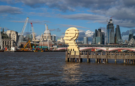 Head-above-Water-sculpture-in-London-430x275