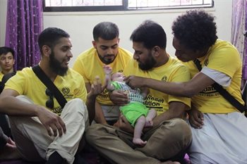 Students4Syria Team with a baby