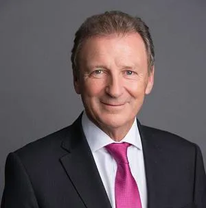 Lord Gus O'Donnell 
