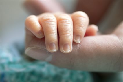 C0091669-Newborn_baby_s_grip_reflex-SPL