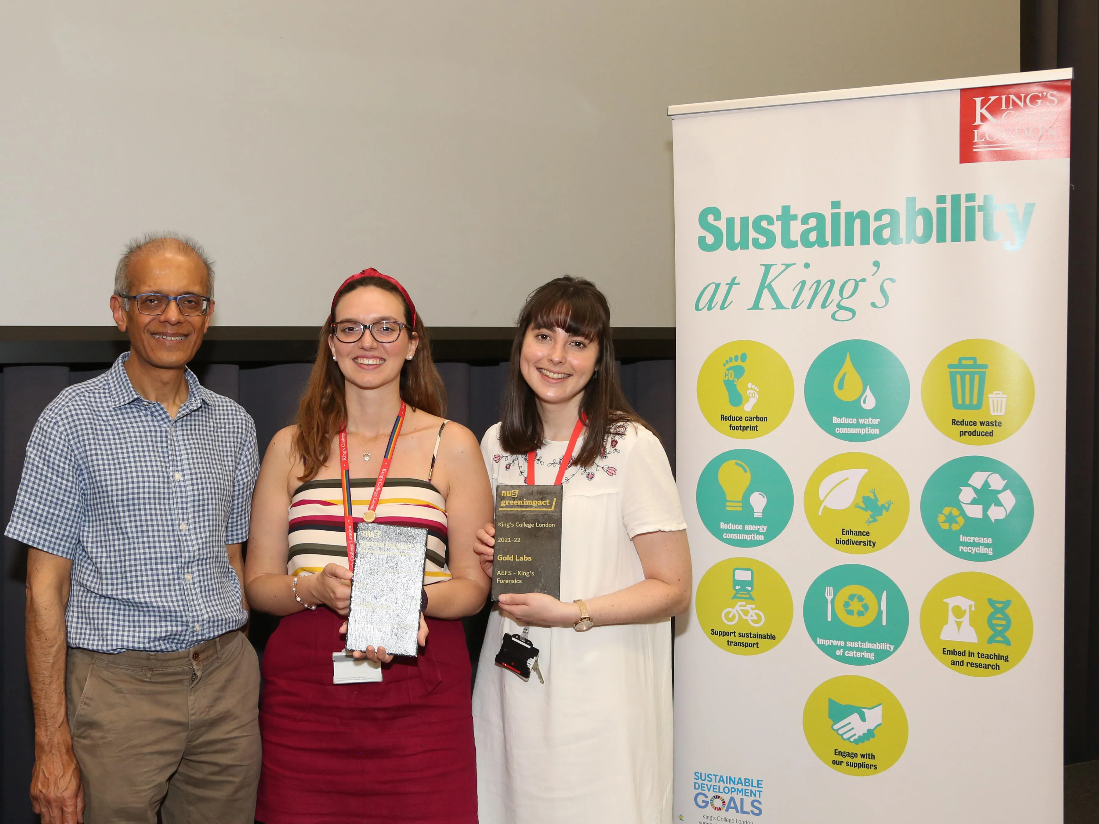 Sustainability Awards: Prof Ajay Shah (FoLSM) with Analytical Environmental and Forensic Sciences team
