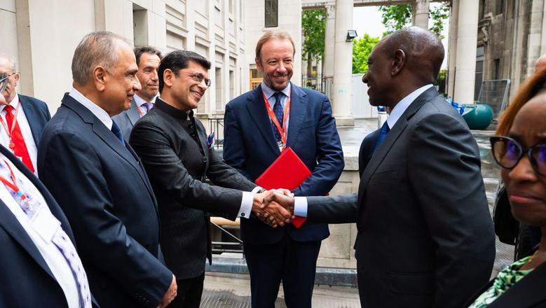 The President of the Republic of Kenya meeting the Vice Chancellor of King's