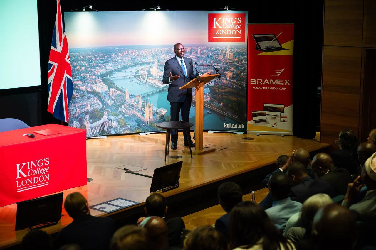  The President of the Republic of Kenya addressing the audience 