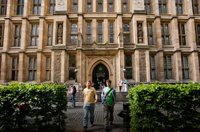 Entrance to the Maughan Library