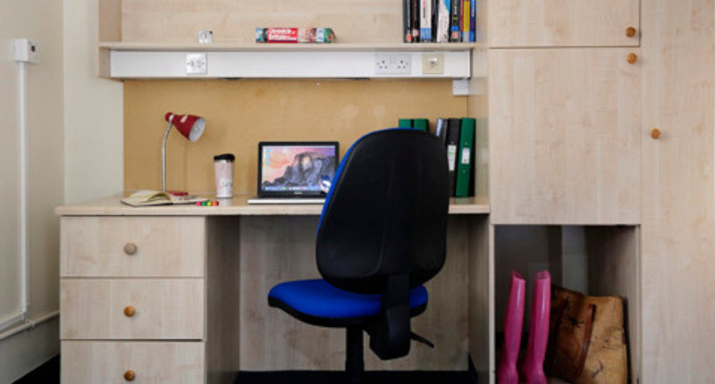 Stamford Street Apartments desk in non refurbished bedroom