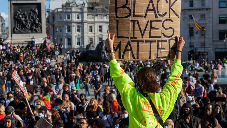 Image 1. Daniel Samray. Black Lives Matter neon top sign plus crowd off centre _1762228472