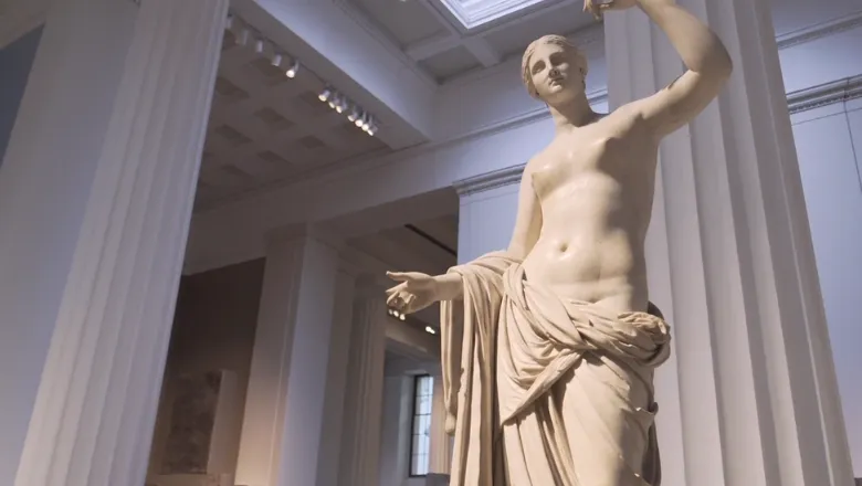 Photo of museum statue