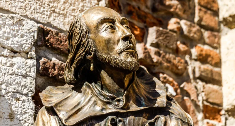 shakespeare bust verona feature (shutterstock)
