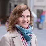 Dr Esther  de Bruijn