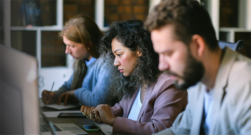career_accelerator_students_on_computer