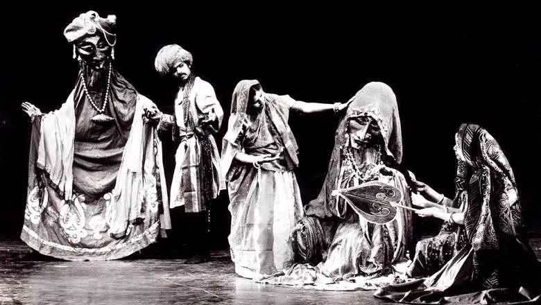 Still of an Indian puppetry show: Dhola Maru (1982) by Sutradhar Puppet Theatre (New Delhi, India), direction and design: Dadi D. Pudumjee (c) Dadi D. Pudumjee