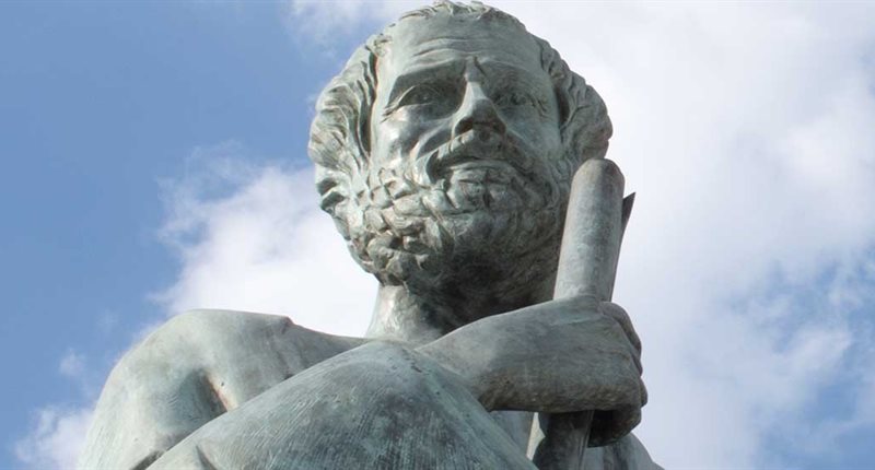 Header -Philostatuescroll