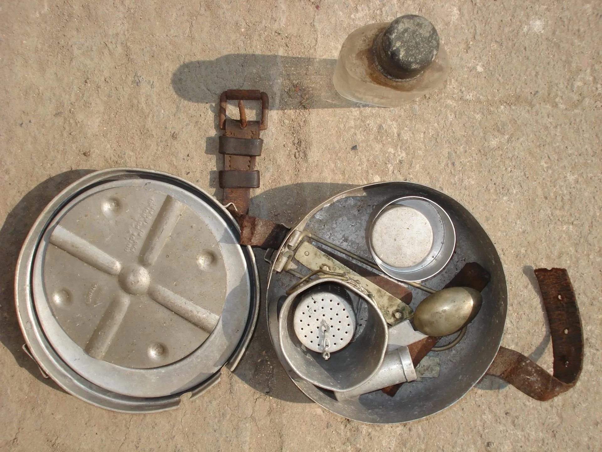 Colourofwar_Tiffin carrier used by Sisir sarbadhikari