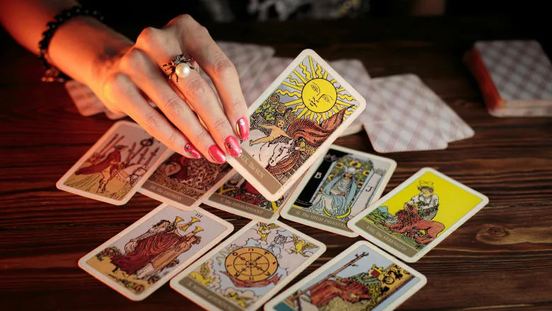 Tarot cards 780 x 440