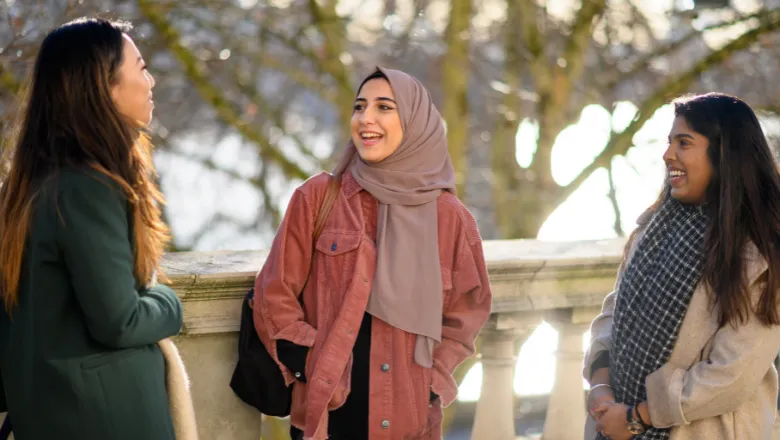 Students three girls smiling outside kcl csi 780x450