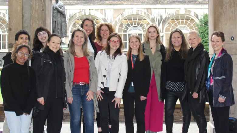 Women in science visit 2022 800x450