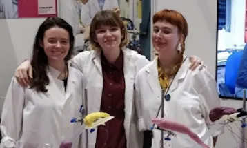 Women scientists in lab