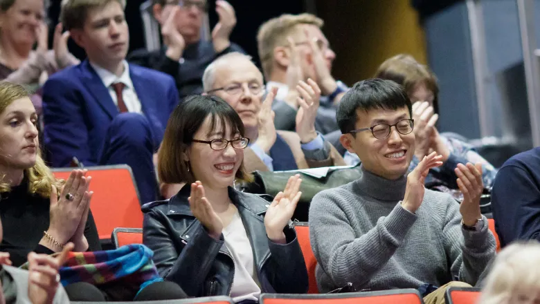 lecture clapping 2780x450