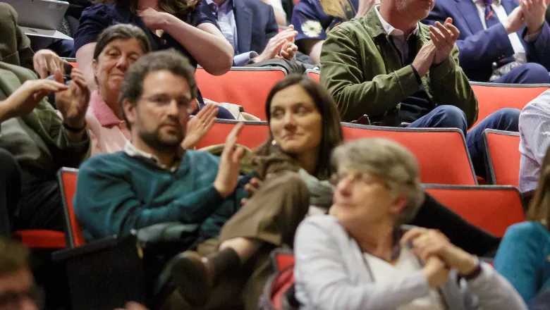 lecture clapping  780x450
