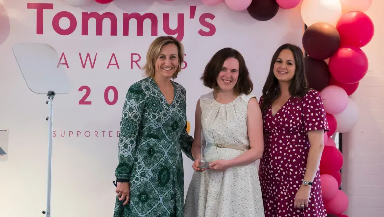 Dr Caroline Ovadia receives Tommy's award  