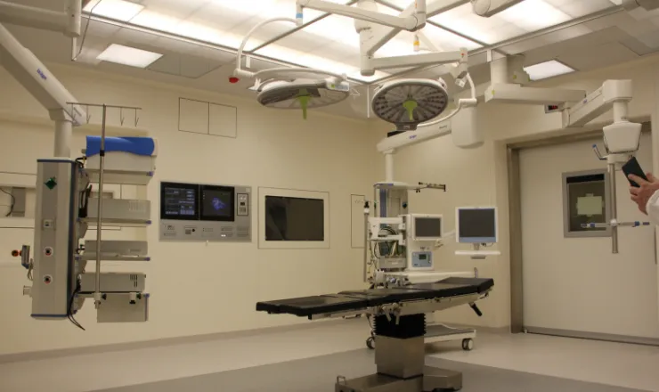 Researchers and surgeons from King’s College London and Guy’s and St Thomas’ NHS Foundation Trust are piloting ‘touchless’ technology in the operating theatre.