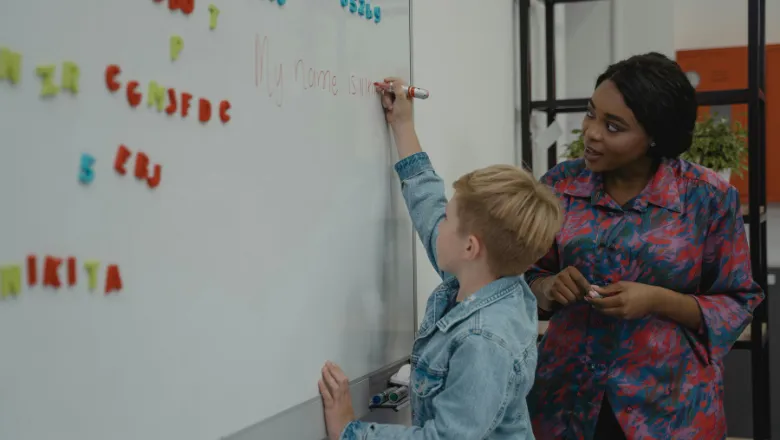 Becoming a teacher and the everyday performance of teaching