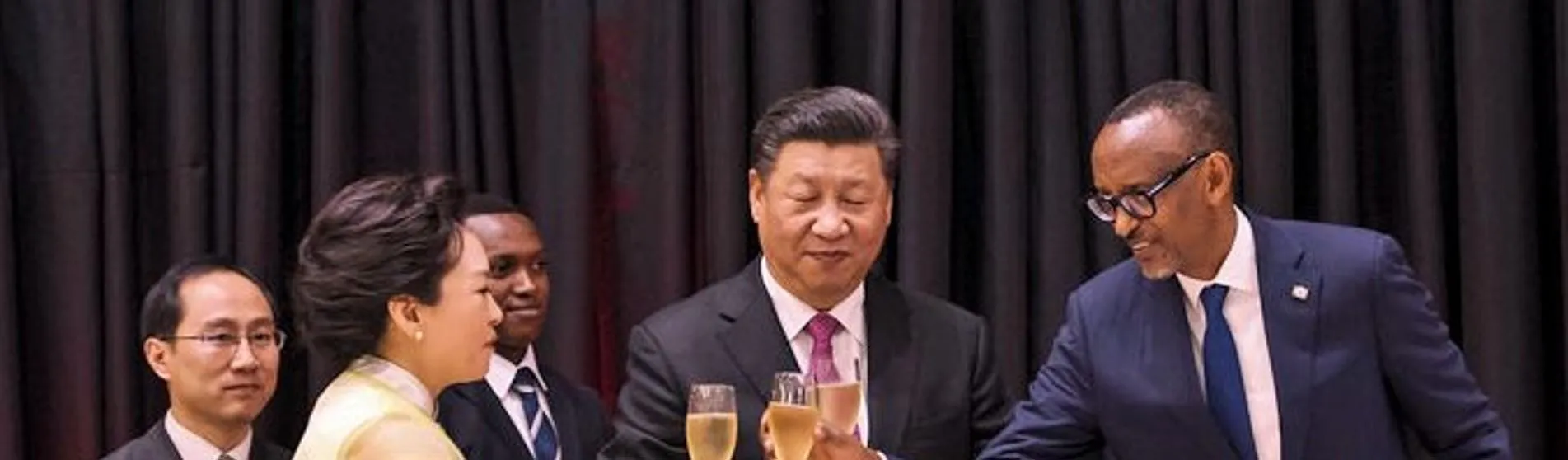 Xi-and-Kagame-dinner-3x2-1. 1903 - 558 jpg