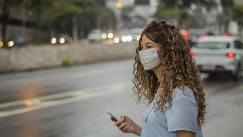 Woman wearing facemask
