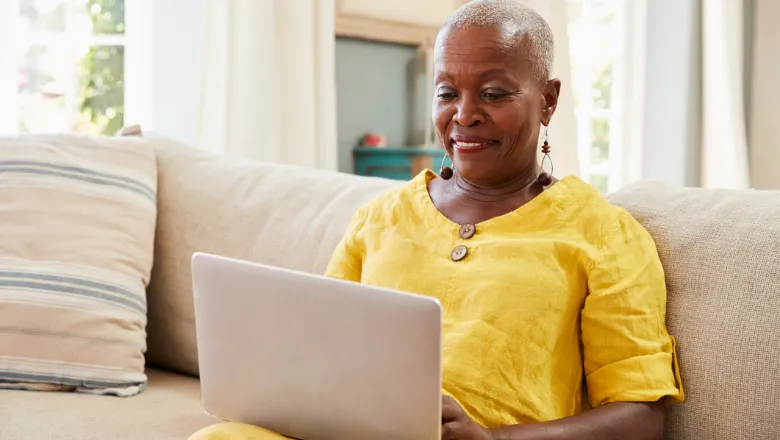 Woman sitting on a sofa on a laptop