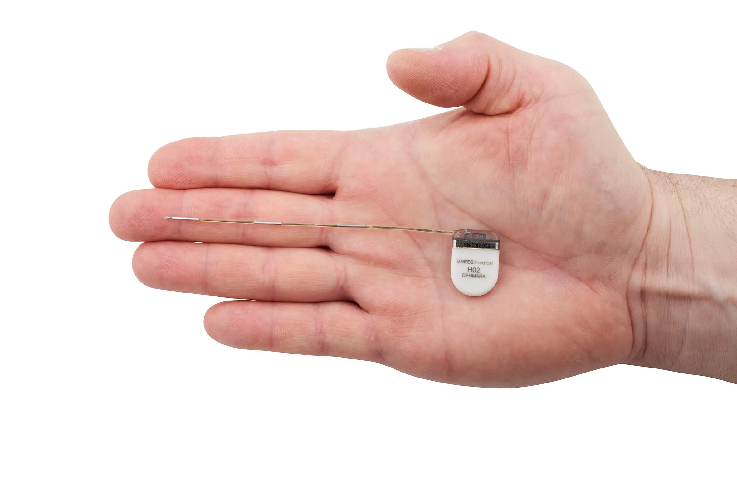 Scale of EEG device in hand