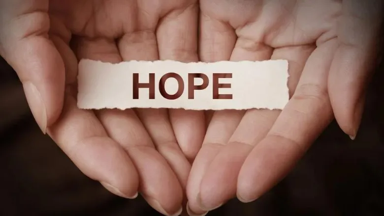A picture of a pair of hands holding a note saying hope
