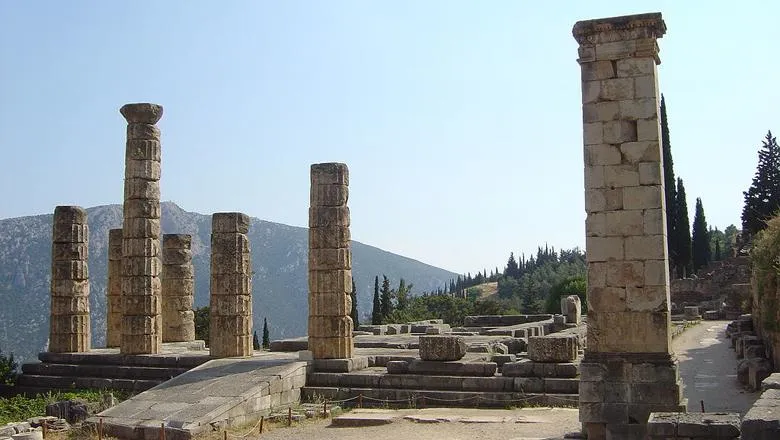 Delphi_temple_of_Apollo