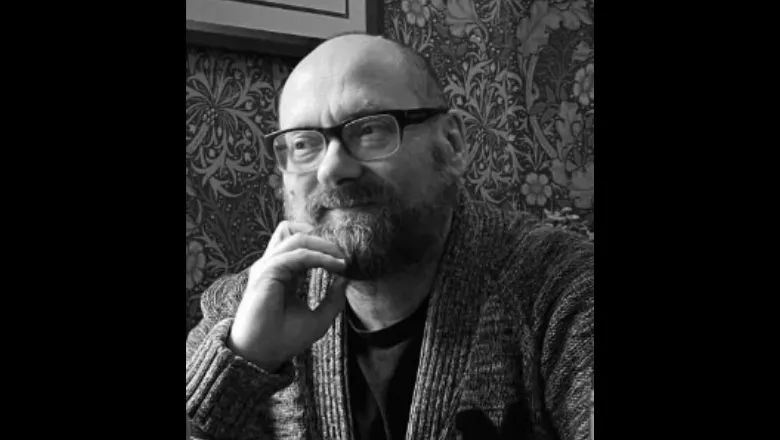 Black and white portrait image of Saul Jones