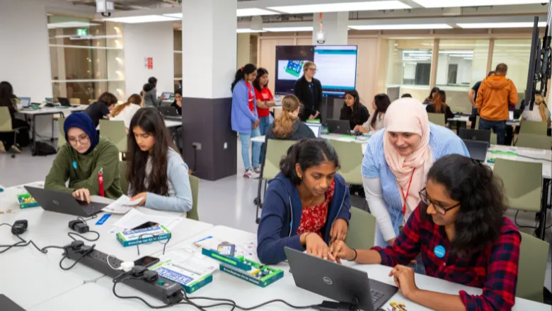 girls into electronics - Event page Thumbnail main image 780 x 440