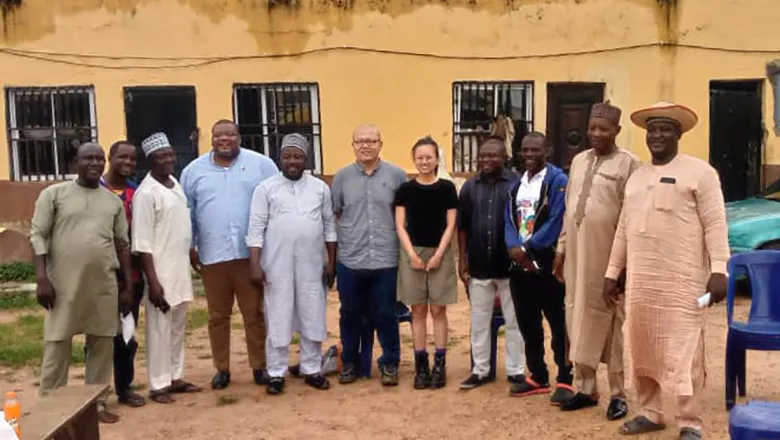 Dr Wei He and Hange Lao with retailers in Kubwa Market