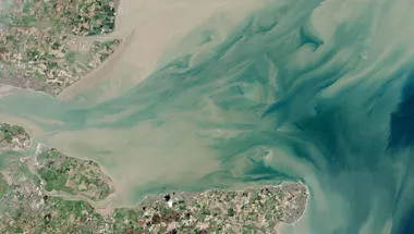 Thames_Estuary_and_Wind_Farms_from_Space_NASA