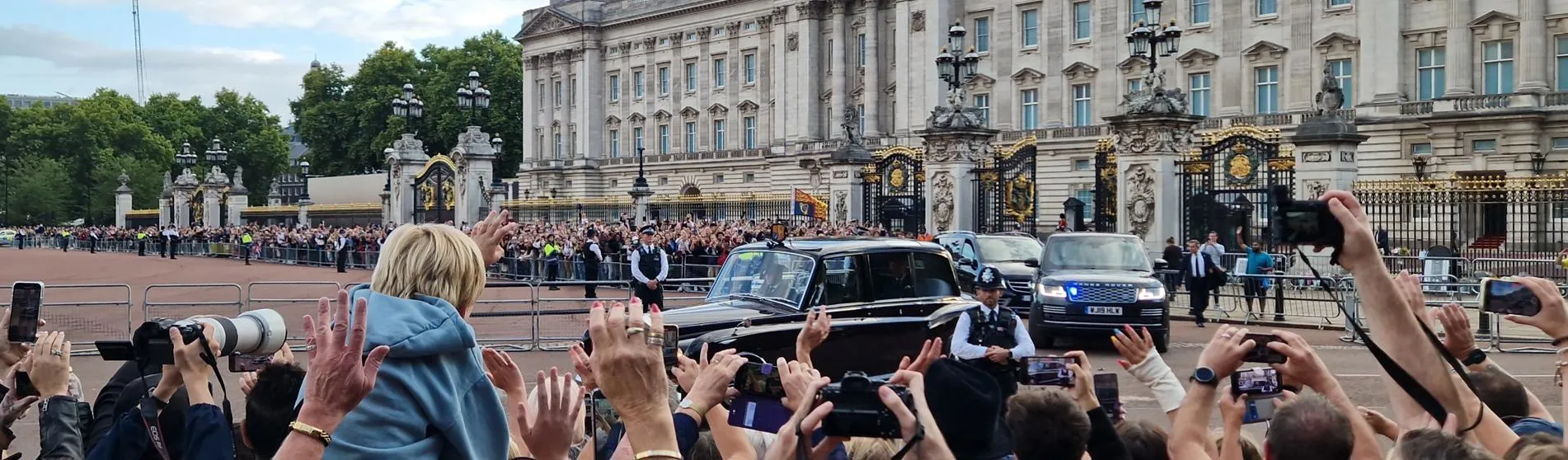 Social Media Era - Buckingham Palace