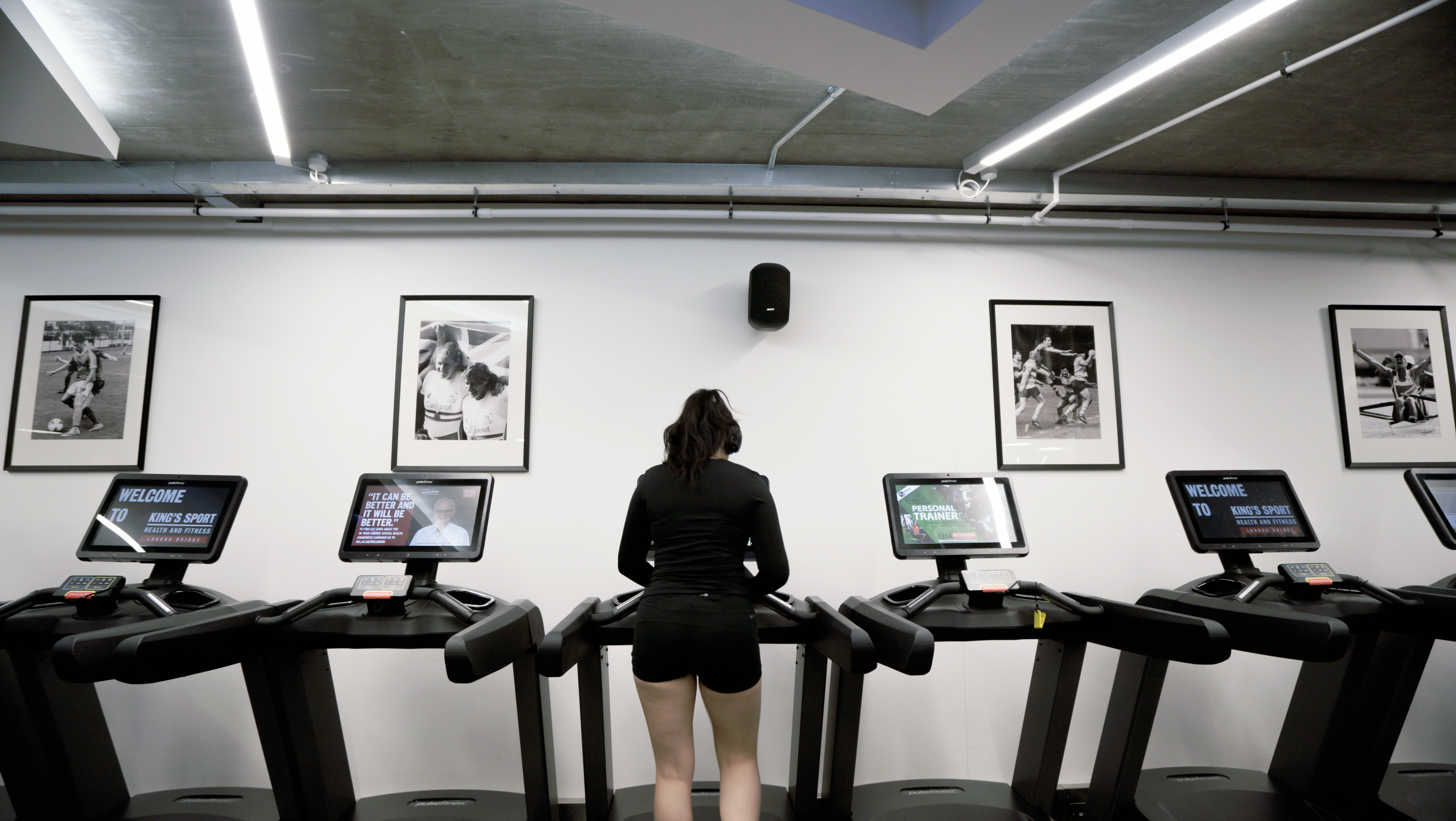 Woman on treadmill atLondon Bridge gym