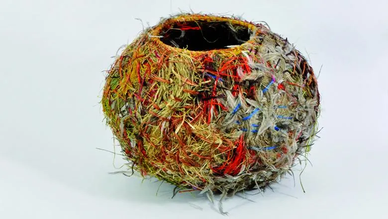 Tjulpu wiltja: bird nest basket, 2017 by Ilawanti Ungkutjuru Ken
