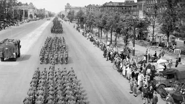 Black and white image of soldiers on parade