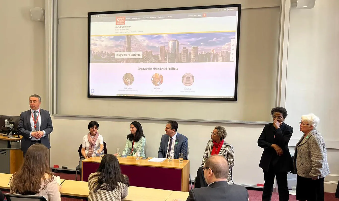 Dr Vinicius de Carvalho, Katia Helena, Dr Andreza de Souza Santos, Minister Camilo Santana and President Mercedes Bustamante, with Professor ʼFunmi Olonisakin at the seminar.
