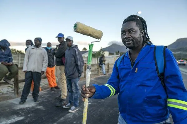 Construction-worker-EPA-EFE